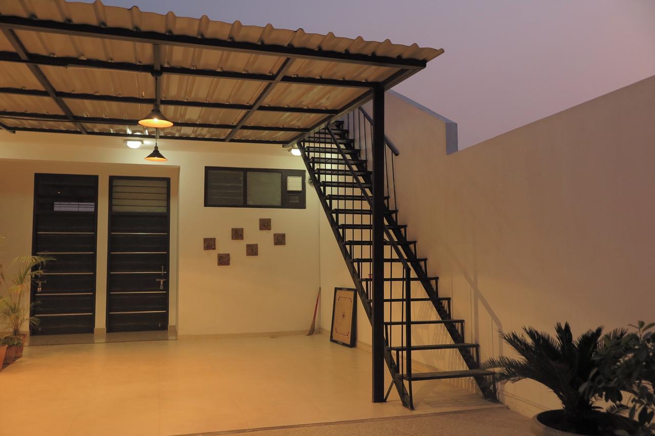 White Tulips Home Stay Jaipur Luaran gambar